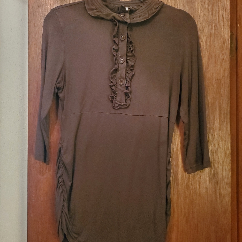Brown ruffled maternity top size Large. A Pea In The Pod